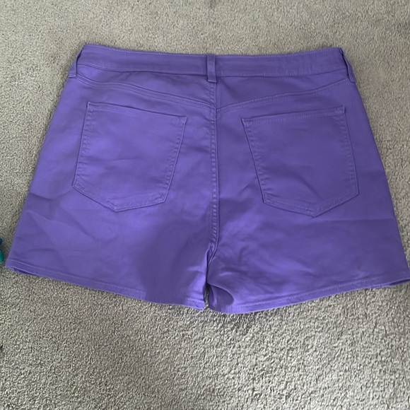 Old Navy High Rise Wow Shorts size 16 never worn - Picture 2 of 4